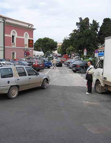 Parking na Narodnom trgu ispred Ciaka