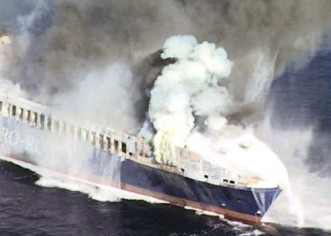 Specijalci s Kurska gase požar unutar plamtećeg broda