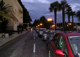 Traži se parking