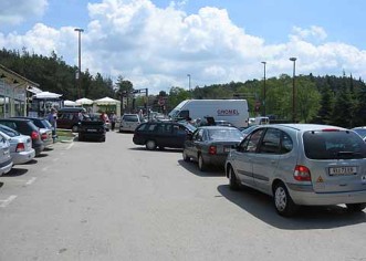Što je rezultat ograđivanja parkirališta ispred Hypo Alpe Adria banke