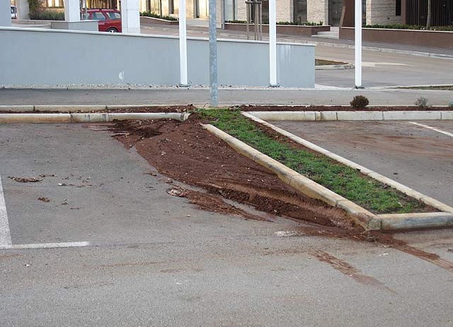 Prva jača kiša nakon duljeg vremena suše podsjetila na vječite probleme s oborinskom vodom