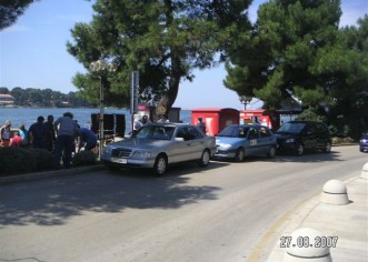 Parking maheri uz palače vlasti..