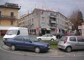 Parkiraj i u kavi i ćakulama uživaj !