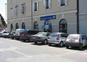 Narodni trg: parking za motore i skutere