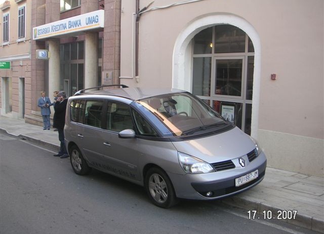 I dalje – parking ulica Aldo Negri