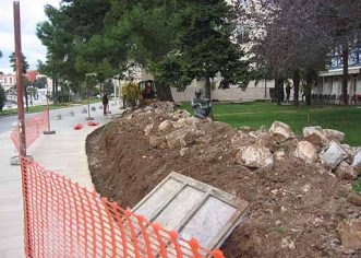 Počelo uređenje parkića ispod La Rive