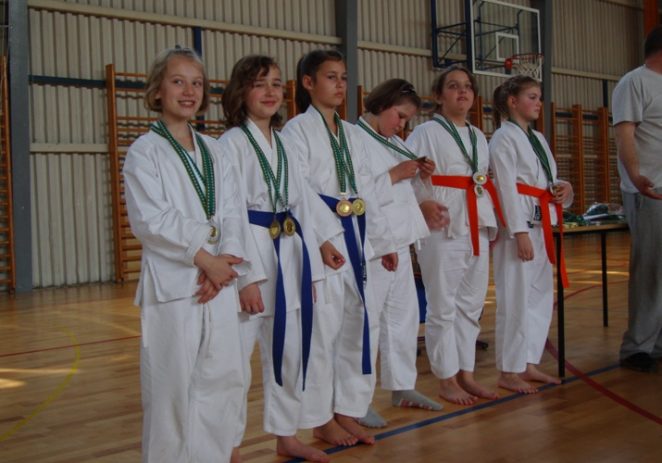 Karate klub Finida osvojio 15 medalja na županijskom prvenstvu u katama