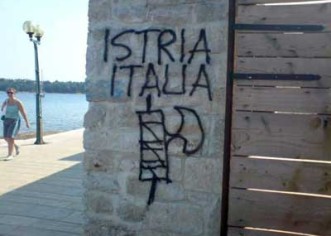 Na zidu škole u Poreču fašistički grafiti (prenosi Barkun)