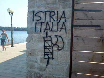 Na zidu škole u Poreču fašistički grafiti (prenosi Barkun)