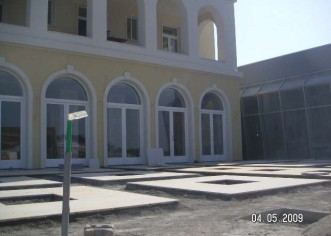 Novi hotel "Palazzo" – kamenom popločano sunčalište uz bazen na porečkoj rivi