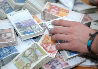 Katastrofa sve bliža: U Hrvatskoj rastu kamate i staju krediti