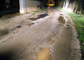 Rupe na cesti Ladrovići – Ružići uništavaju aute