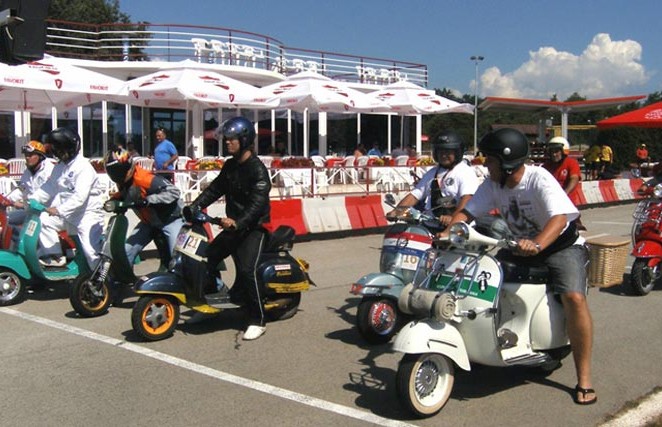 Vespaši u Taru vozili 3. utrku Vespa Alpe Adria kupa