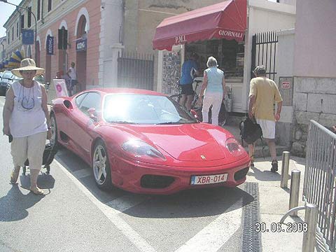 Radovi, motori i kontejner na Trgu..