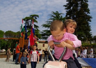 Svečano otvoreno dječje igralište kraj "Starog Neona"