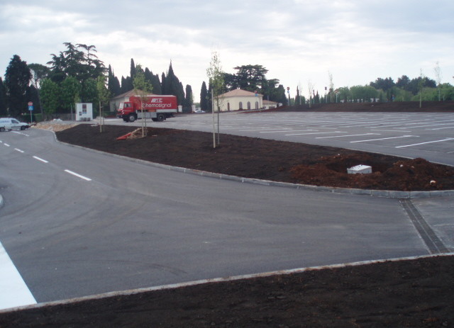 Iz Usluge: dovršeno hortikulturno uređenje novog parkirališta na Žatiki