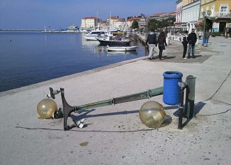 Pao kandelaber na porečkoj rivi