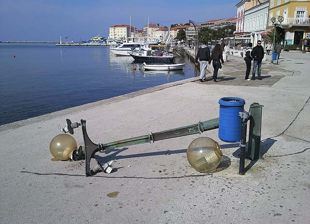 Pao kandelaber na porečkoj rivi