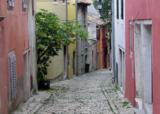 Rovinj po uređenosti ispred Poreča