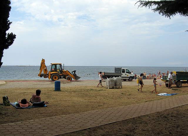 Akcija čišćenja priobalja na plažama porečke Riviere