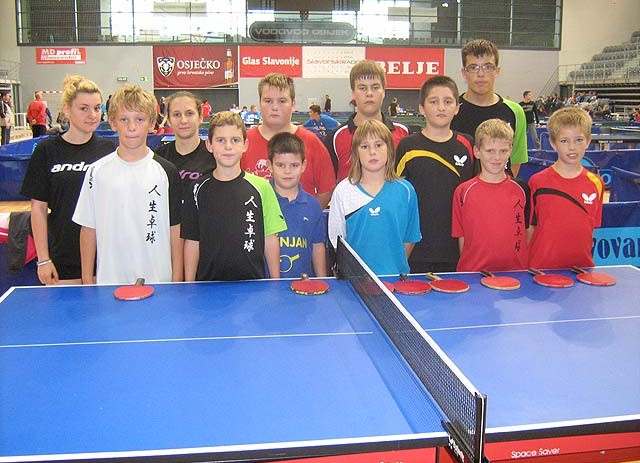 Stolni tenis: Leon Španić treći u Osijeku