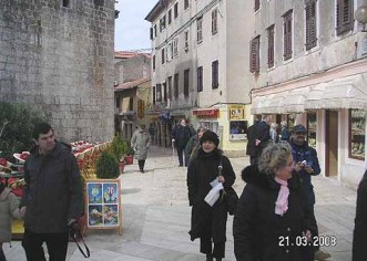 Gosti i radno vrijeme iz domaće radinosti ( folklora – radi , tko mora )