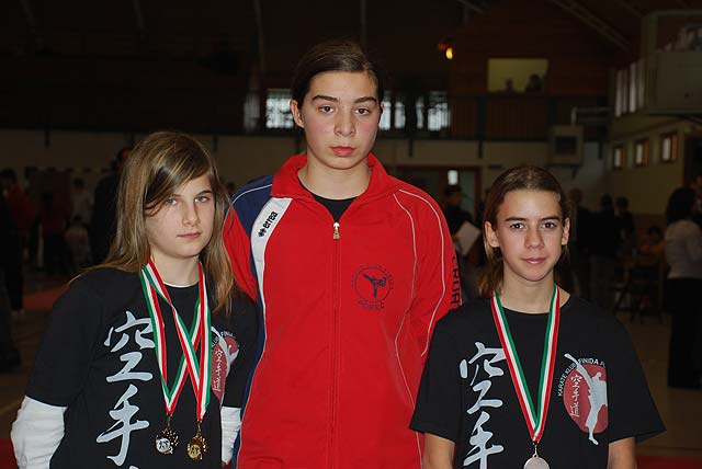 Karatistice KK Finida i iz Mađarske sa medaljama