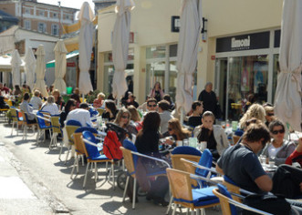 Hrvati malo rade i previše kafenišu