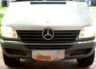 Ukraden kombi Mercedes dostavljača novina