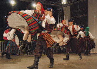 Pozornica nije izdržala sjajni završni nastup folkloraša na «Zlatnoj sopeli»