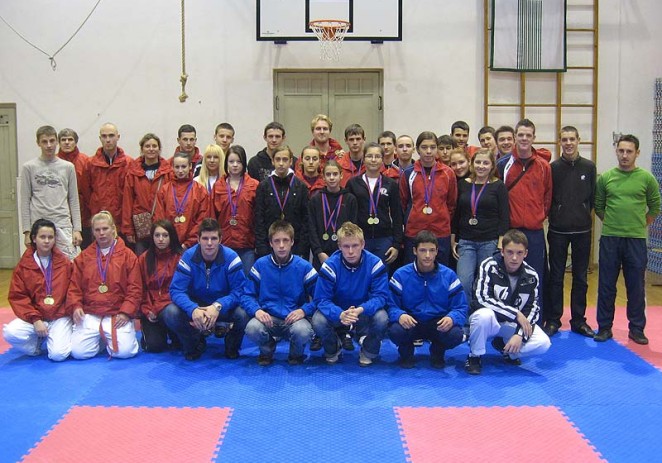 U Poreču održano Županijsko prvenstvo u karate borbama za starije uzraste