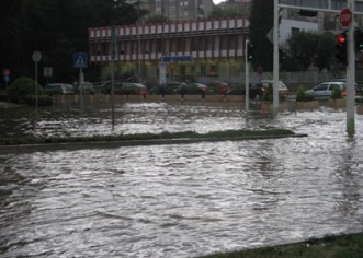 Pula ponovo potopljena, u Poreču nevrijeme rušilo stabla!