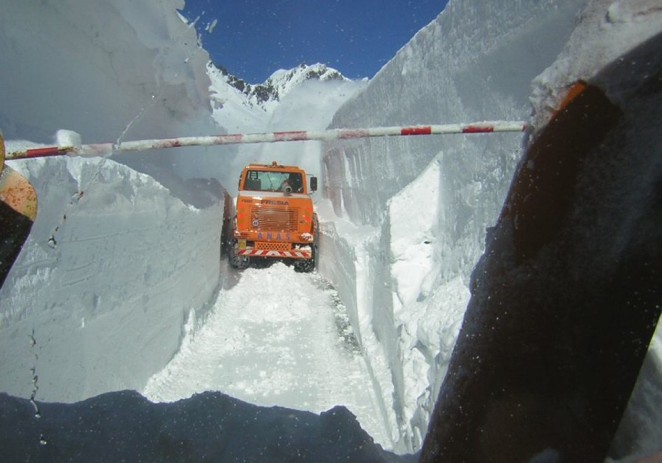 10 metara snijega na prijevoju Piccolo San Bernardo u Alpama