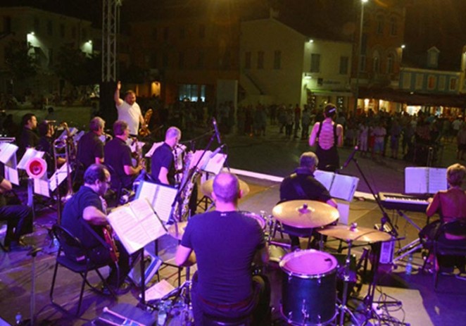 Swing i jazz glazba osvježili sparnu porečku noć