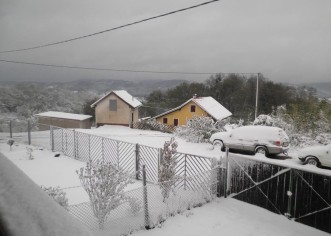 Zahlađenje i bura stigli; u unutrašnjosti snježna granica do nizina