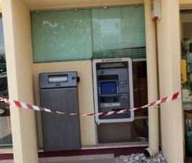 Čuvar gledao kako lopovi kradu novac iz bankomata