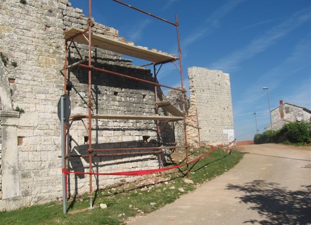 Općina Sveti Lovreč nastavlja sa sanacijom zidina