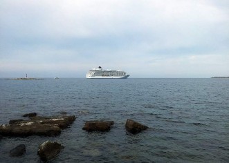 200-metarski cruiser ispred Poreča