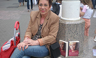 Žena koja je otkrila Tuđmanov račun prodaje na ulici