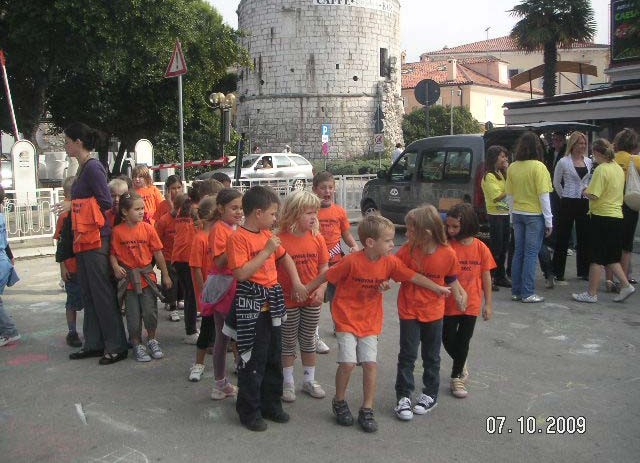 Učenici pet prvih razreda iz dvije osnovne škole na porečkoj rivi