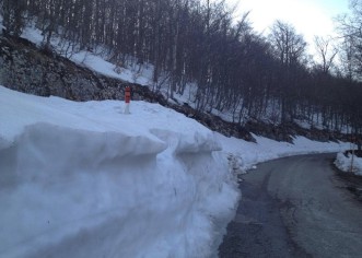 Učka i dalje zatrpana, nanosi snijega visoki do 40 centimetara