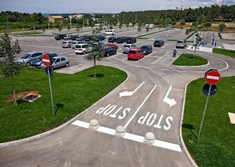 Za vrijeme Vinistre Usluga Poreč smanjila cijenu dnevne karte parkinga kod groblja na 10 kn
