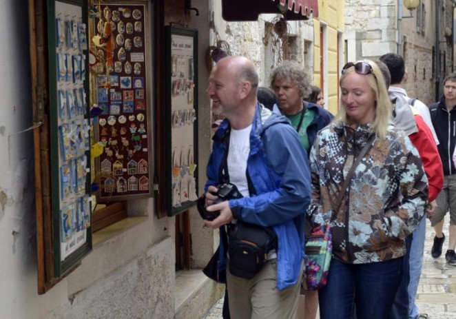 Predsezona u Poreču: Turista ima, još kad bi trošili