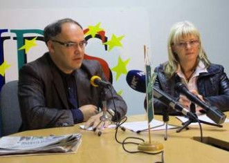 Umjesto o aktualnostima Kajin o novinarima