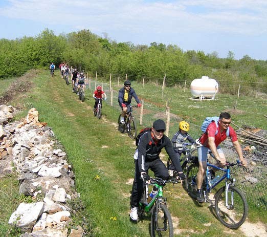 Biciklistički Klub Poreč uspješno organizirao biciklijadu uz druženje u Baredinama