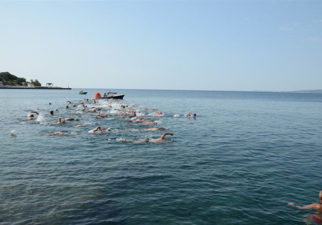 U Raši je u nedjelju održan drugi plivački maraton Raša 2013. na dionici od 4600 m