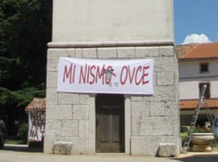 Na zvoniku u Kašteliru mještani jasno izrazili svoj stav o anteni na zvoniku