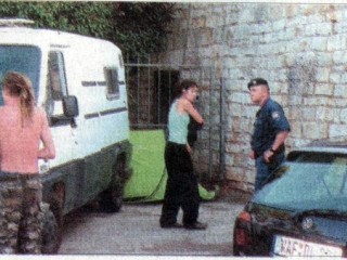 602kamperi_policia.jpg