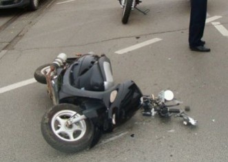 Kod Poreča teško ozlijeđen mopedist, pao u kružnom toku