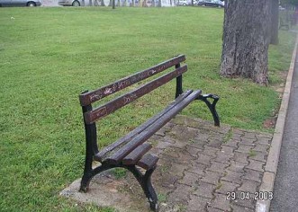 Pogodite koliko je cjelih klupa na stazi uz Osnovnu školu Poreč ?